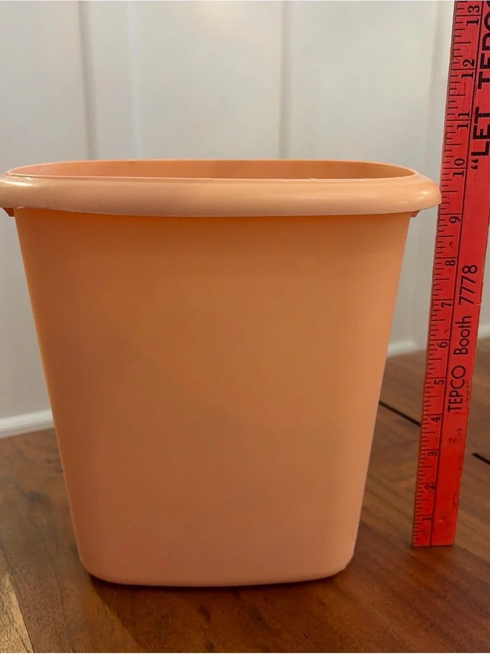 Vintage 1980s Rubbermaid Peach 10